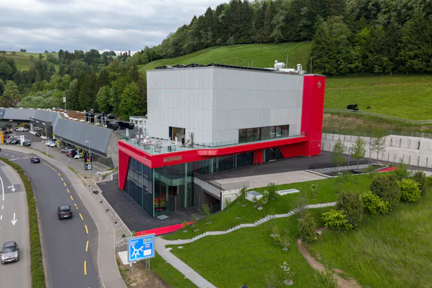 Kessel Auto Zug AG  Official Ferrari Dealer