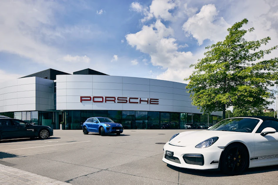 Porsche Zentrum Zug, Risch AG | Carmarket