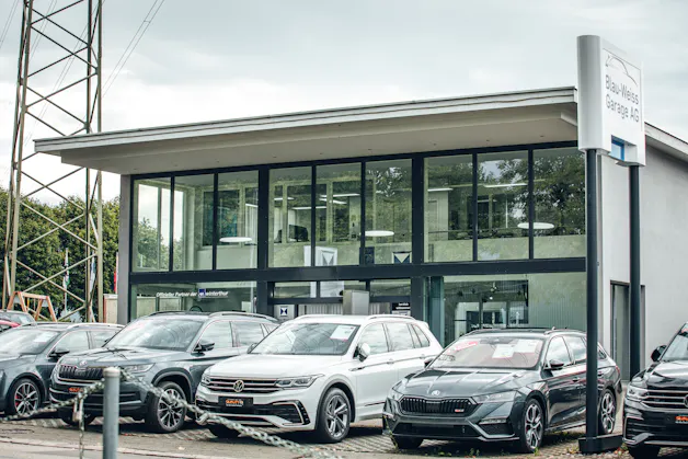 BLAU-WEISS GARAGE AG
